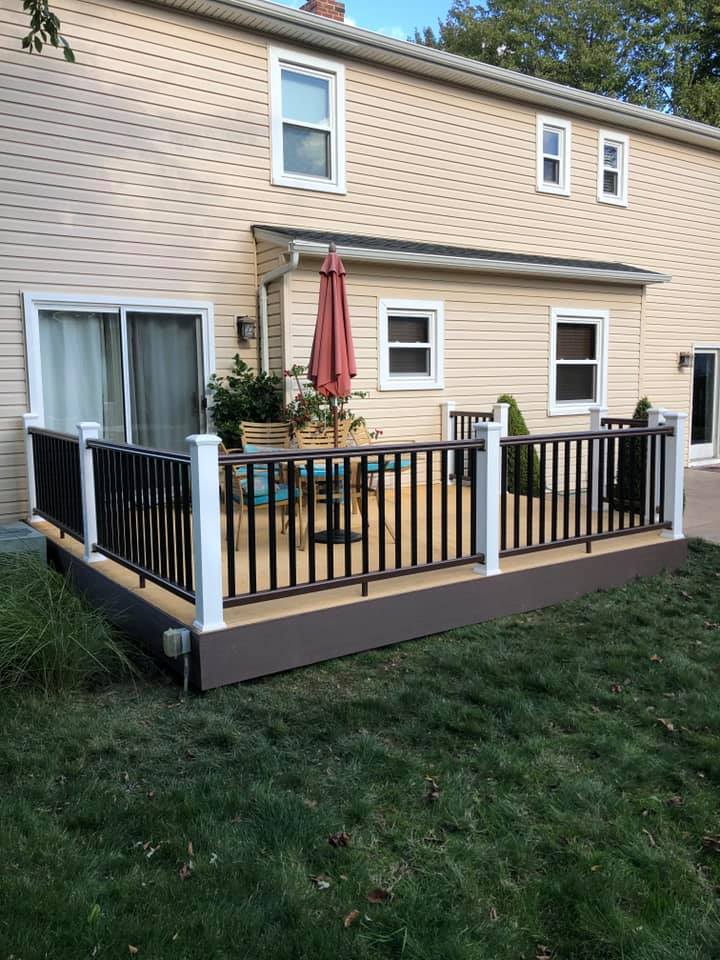 Cleveland, OH licensed deck contractor