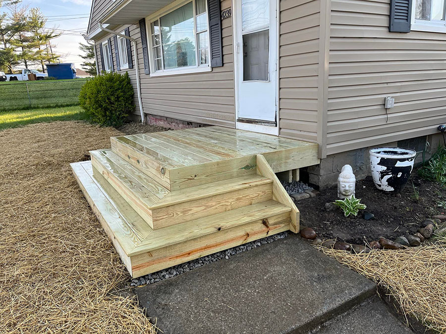 Cleveland, OH small outdoor deck construction company